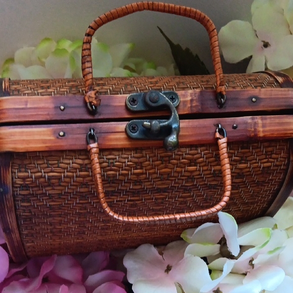 Vintage Woven Basket Handbag - Picture 2 of 9